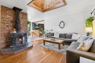 5 Rutyna Cir in Hampton Bays, NY - Building Photo - Building Photo