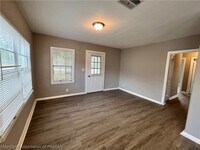 1329 Memorial Dr photo'