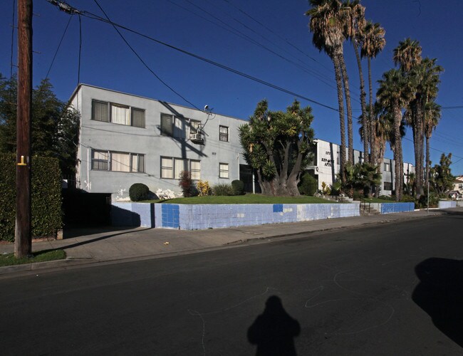 1171 N Kenmore in Los Angeles, CA - Building Photo - Building Photo