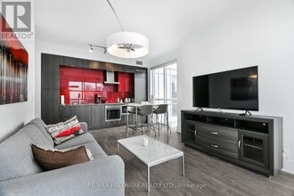 300 Front St W in Toronto, ON - Building Photo - Building Photo
