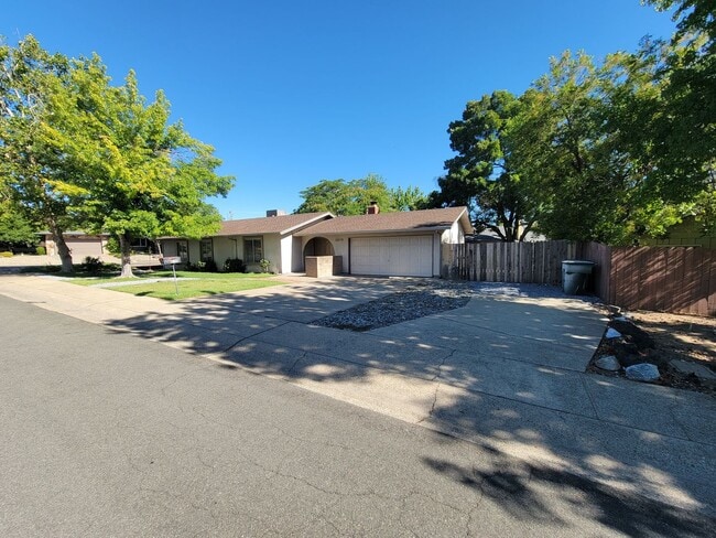 2015 Quartz Way in Redding, CA - Building Photo - Building Photo