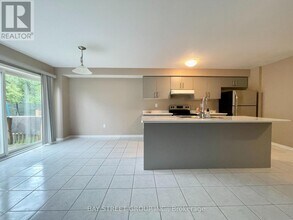 7945 Hackberry Trl in Niagara Falls, ON - Building Photo - Building Photo