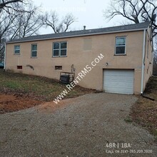 2430 SE Minnesota Ave in Topeka, KS - Building Photo - Building Photo