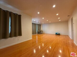 10642 Samoa Ave in Los Angeles, CA - Building Photo - Building Photo