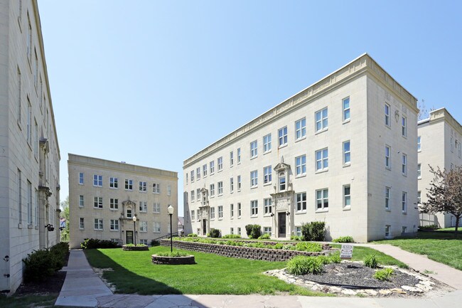 The Austin at Midtown in Omaha, NE - Foto de edificio - Building Photo
