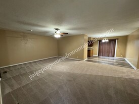 1809 Eagle Dr in Mountain Home, AR - Building Photo - Building Photo