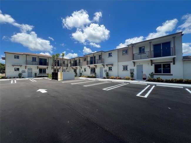 199 Redland Rd in Homestead, FL - Foto de edificio - Building Photo