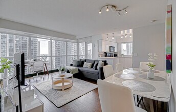 24 Harbour St, Unit SI ID1507867P in Toronto, ON - Building Photo - Building Photo