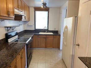 521 Hahaione St, Unit 2-13D in Honolulu, HI - Foto de edificio - Building Photo