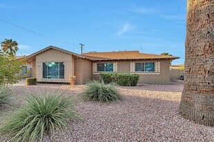 8326 E Columbus Ave in Scottsdale, AZ - Building Photo