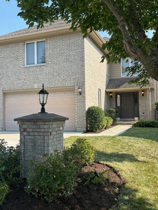 property at 953 Country Club Rd