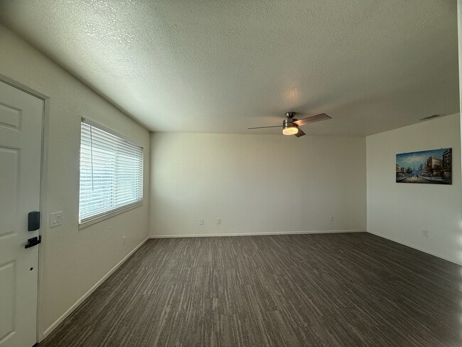 16321 Siskiyou Rd, Unit 6 in Apple Valley, CA - Foto de edificio - Building Photo