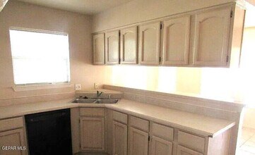 1600 Hartsdale Dr in Horizon City, TX - Building Photo - Building Photo