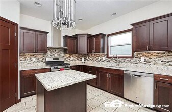 254 S 91st St in West Des Moines, IA - Building Photo - Building Photo