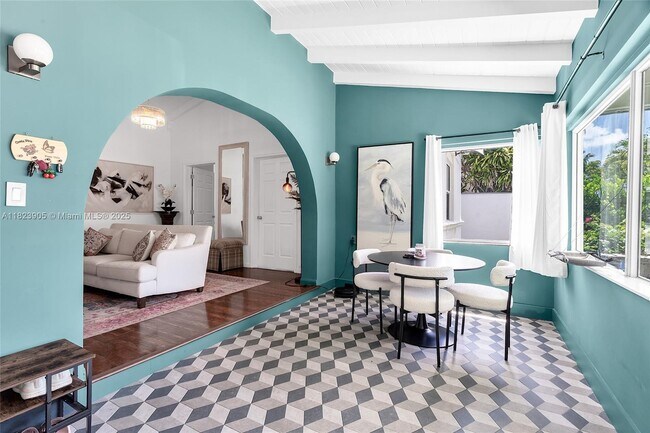 1833 SW 21st Ter in Miami, FL - Foto de edificio - Building Photo