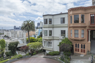 1079 Lombard St in San Francisco, CA - Building Photo - Building Photo