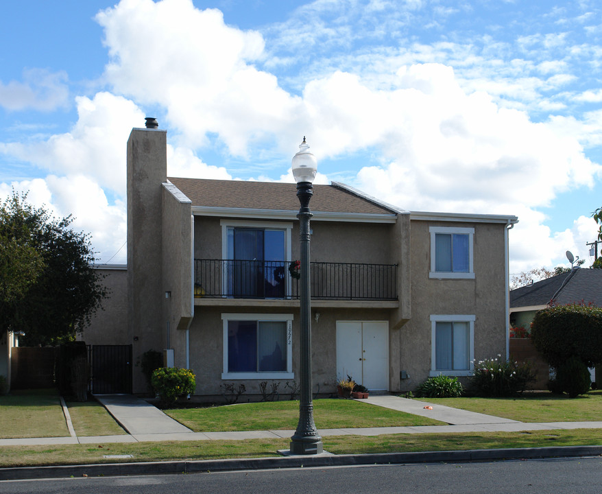 10672 Walnut St in Los Alamitos, CA - Building Photo