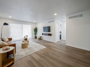 40355 Plymouth Rd in Plymouth, MI - Building Photo - Building Photo