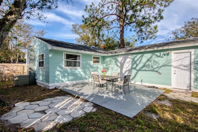 4042 39th Ave N in St. Petersburg, FL - Building Photo - Building Photo