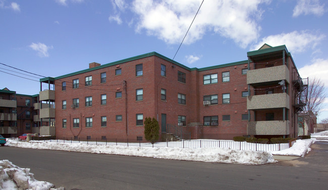 22 N Summer St in Holyoke, MA - Foto de edificio - Building Photo