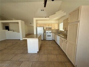 4811 Carefree Dr in Las Vegas, NV - Building Photo - Building Photo