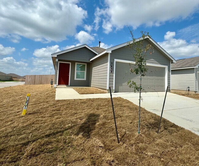 2458 Broken Arrow in Canyon Lake, TX - Building Photo - Building Photo