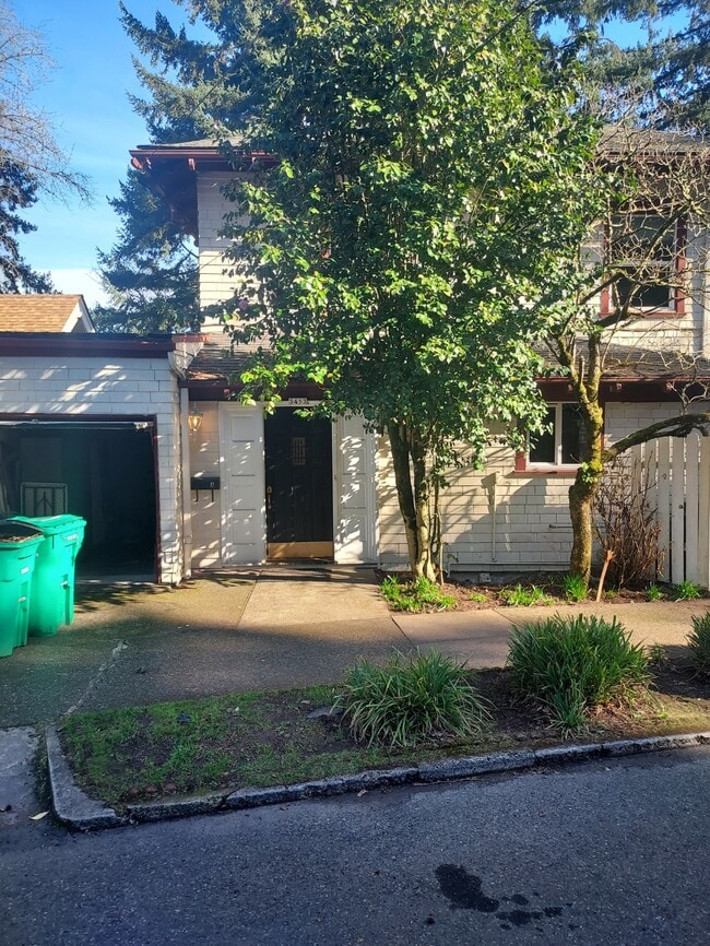 3453 NW Thurman St