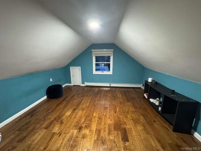 223 Waverly Ave in Medford, NY - Building Photo - Building Photo