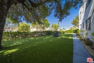 1083 S Rimpau Blvd in Los Angeles, CA - Building Photo - Building Photo