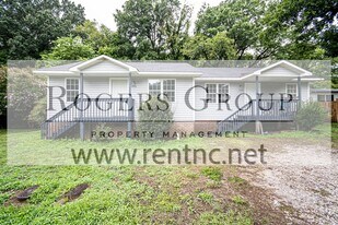 204-206-206 Cooper St in Louisburg, NC - Building Photo