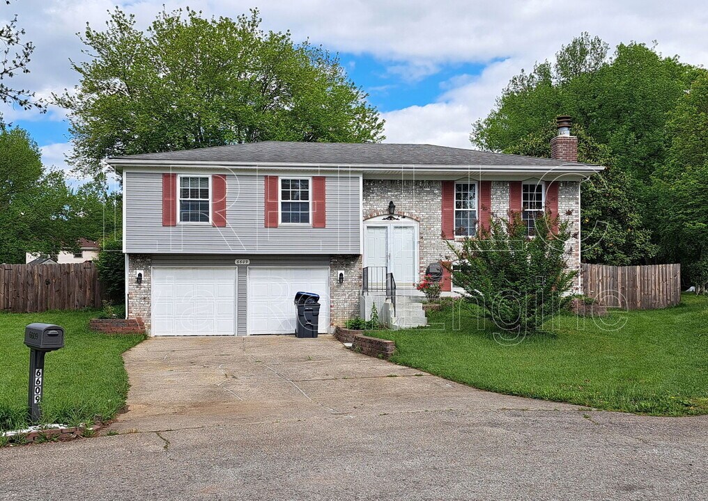 6609 Port Antonio Ct in Louisville, KY - Building Photo