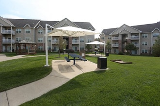Villas At Crystal Lake in Swansea, IL - Building Photo - Building Photo