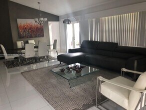 9810 NW 47th Terrace in Doral, FL - Building Photo - Building Photo