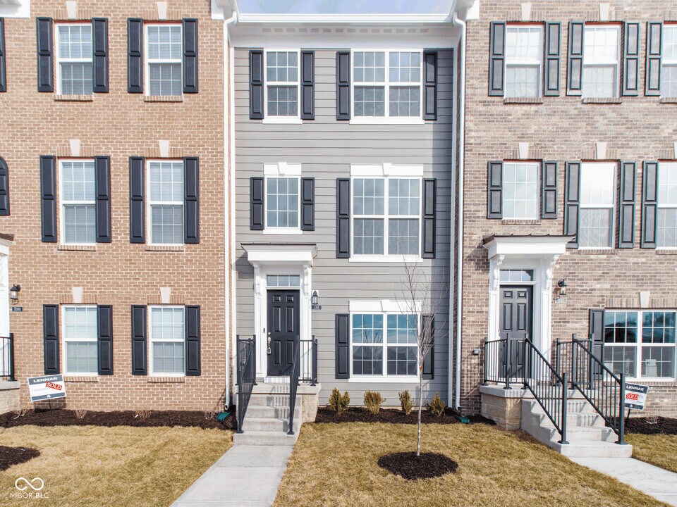 7006 Equality Blvd in Carmel, IN - Building Photo