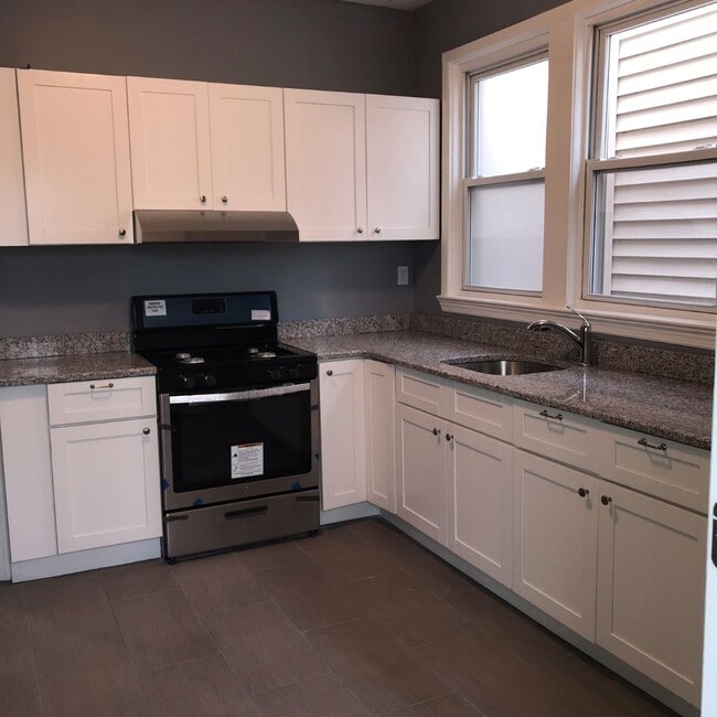 45 S 7th St, Unit 3rd Floor in Newark, NJ - Foto de edificio - Building Photo