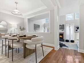 7925 Charter Oak Ln in Charlotte, NC - Foto de edificio - Building Photo