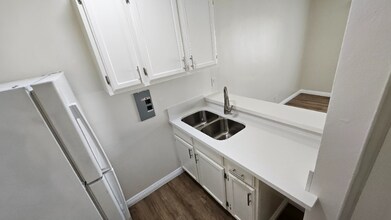 14926 Hawthorne Blvd in Lawndale, CA - Building Photo - Building Photo