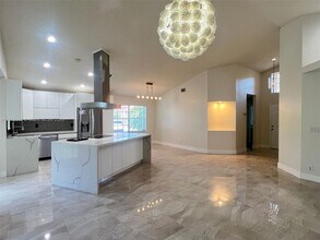 435 Somerset Way in Weston, FL - Building Photo - Building Photo