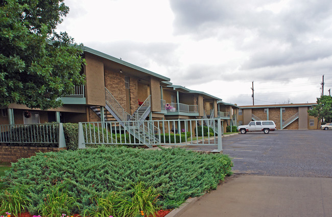 Courtyard Villas in Lubbock, TX - Building Photo - Building Photo