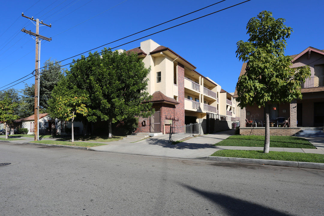 827 E Garfield Ave in Glendale, CA - Foto de edificio