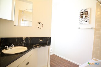 1403 Canary Ln in Seguin, TX - Building Photo - Building Photo