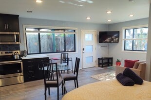 5900 N Gay Ave, Unit B