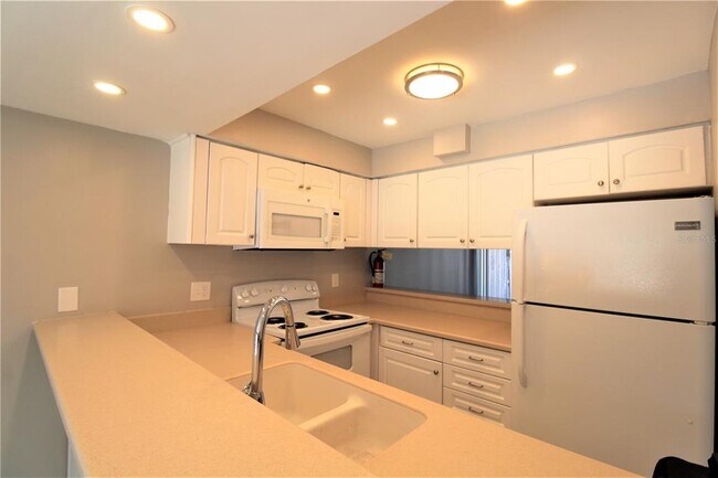 2741 Hope St in Sarasota, FL - Building Photo - Building Photo