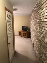 515 Monroe Ave, Unit 8 in Huntington, WV - Foto de edificio - Building Photo