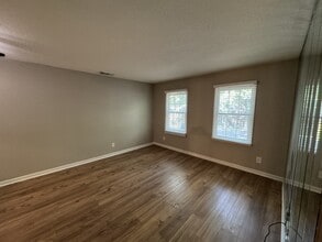 2080 Woodlawn Dr SW in Huntsville, AL - Building Photo - Building Photo