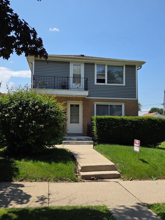 453 S 72nd St, Unit upper