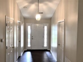 930 W Jameson Ct in Trenton, OH - Foto de edificio - Building Photo