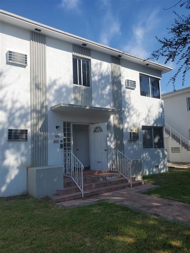property at 965-975-975 Biarritz Dr
