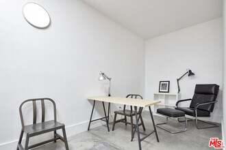 558 Rose Ave in Los Angeles, CA - Foto de edificio - Building Photo