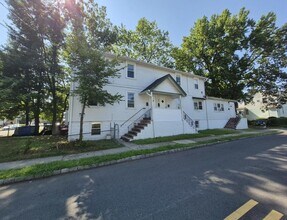 225 4th St in Englewood, NJ - Foto de edificio - Building Photo